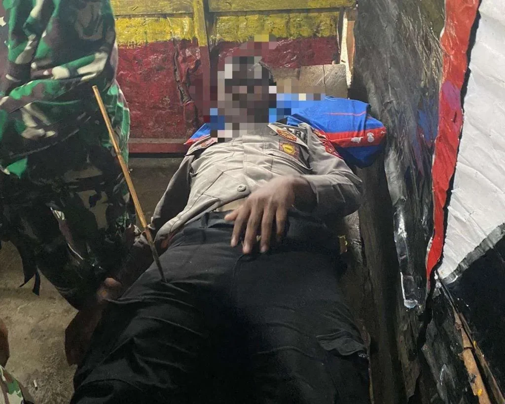 polisi diserang menggunakan panah