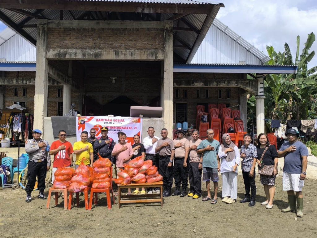 Polres Nabire Ringankan Warga Terdampak Banjir