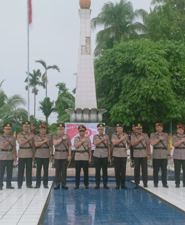 Polda Papua Tengah Ziarah ke TMP Nabire Jelang Hari Bhayangkara ke-79