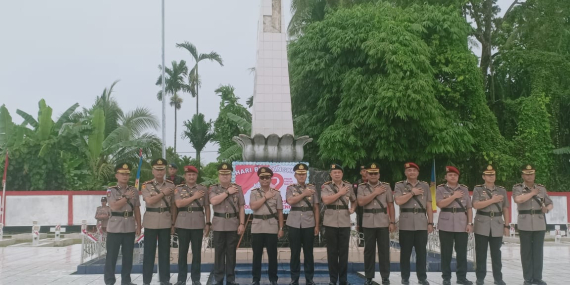Polda Papua Tengah Ziarah ke TMP Nabire Jelang Hari Bhayangkara ke-79: Hormati Jasa Pahlawan