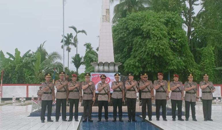 Polda Papua Tengah Ziarah ke TMP Nabire Jelang Hari Bhayangkara ke-79