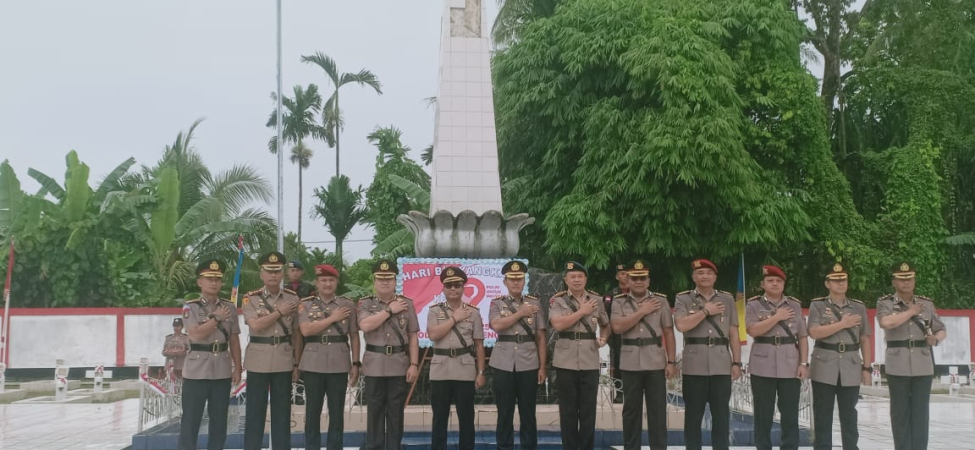 Polda Papua Tengah Ziarah ke TMP Nabire Jelang Hari Bhayangkara ke-79